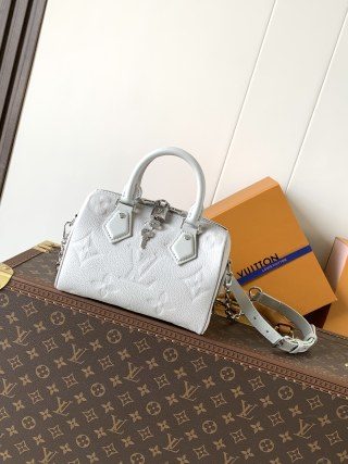 LV Twist MM Chain Bag
